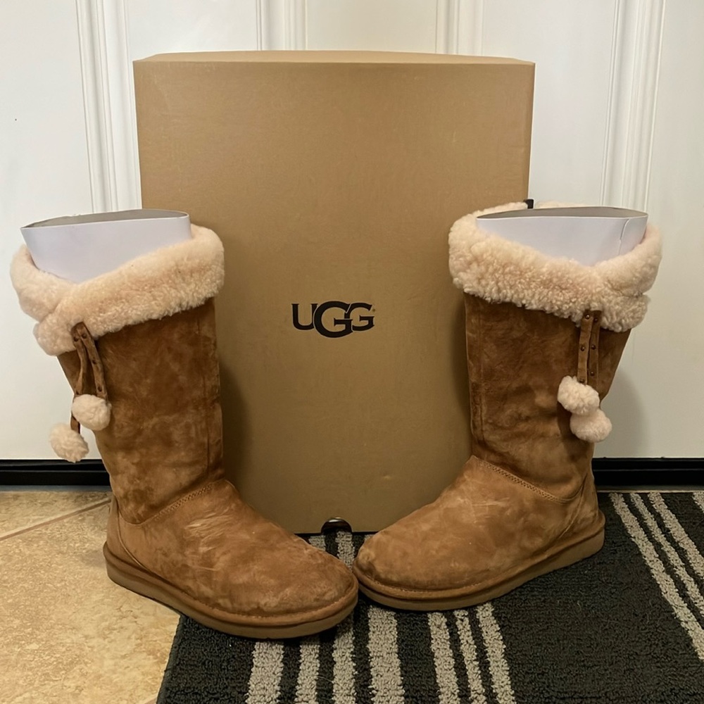 UGG Plumdale Cuff Boot Tall (Womans Size 8)
